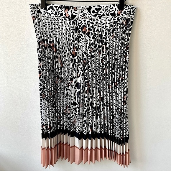 SHEIN Pleated Skirt - Picture 4 of 8